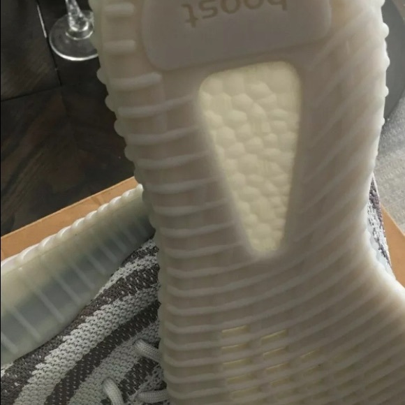 Yeezy 350 size 8 - Picture 3 of 4